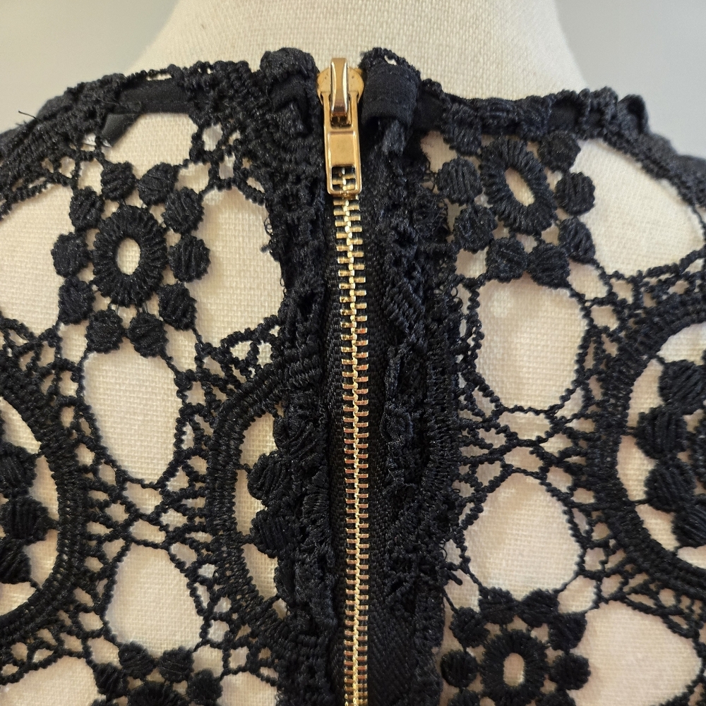 Blashe Crochet Lace Top NWT - Picture 3 of 5